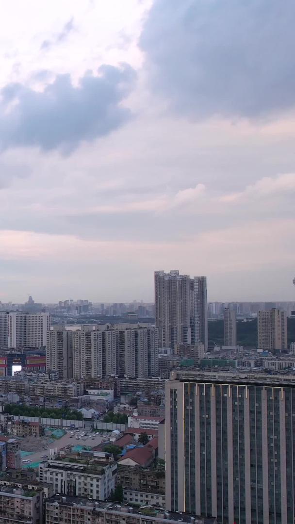 航拍城市夕阳天空自然天气地标建筑天际线高楼街景素材视频的预览图