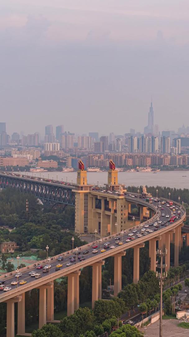 南京长江大桥日夜延迟视频的预览图