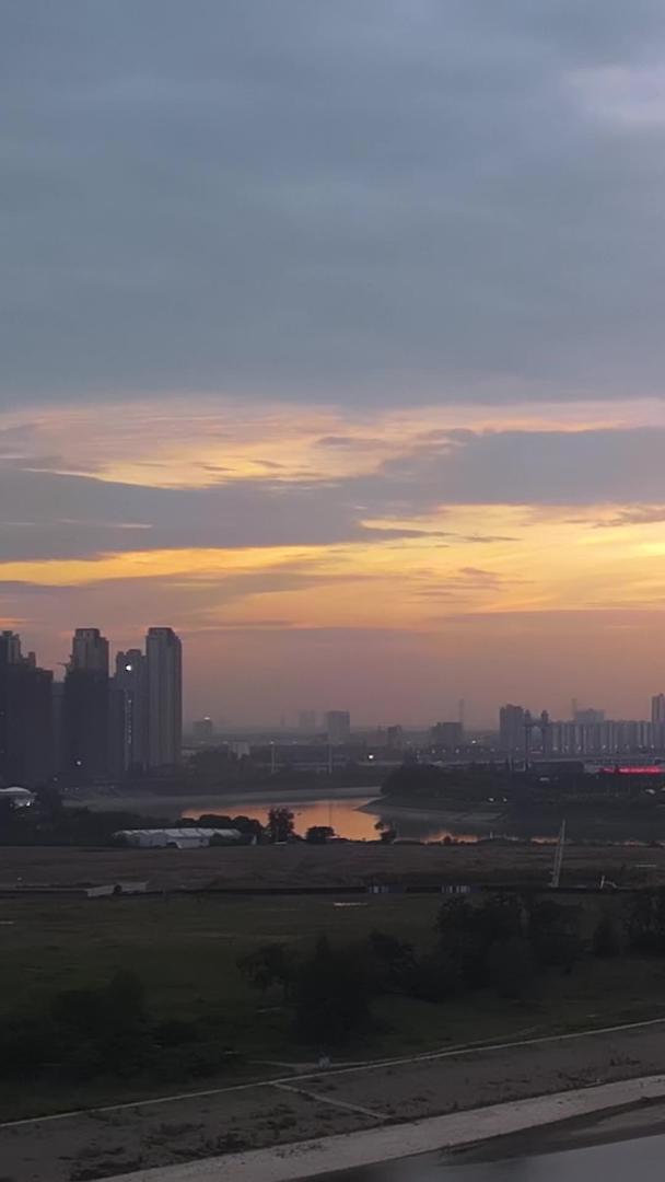 在航拍风光城市发展基础设施建设中汉江上的桥梁材料视频的预览图