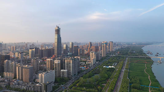 航拍风光城市武汉最昂贵楼盘武汉天地江景房小区环境4k素材视频的预览图