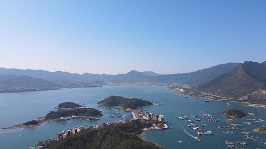 航拍广东惠州蓝色海洋上的岛屿4k风光素材视频的预览图