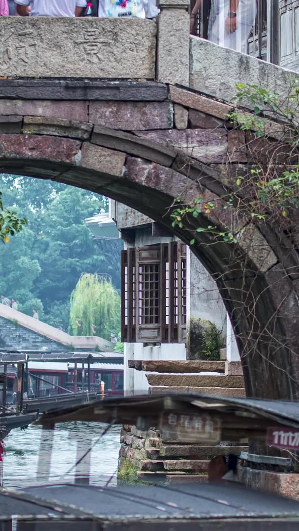 6K拍摄乌镇古建筑古桥人流延迟摄影视频的预览图