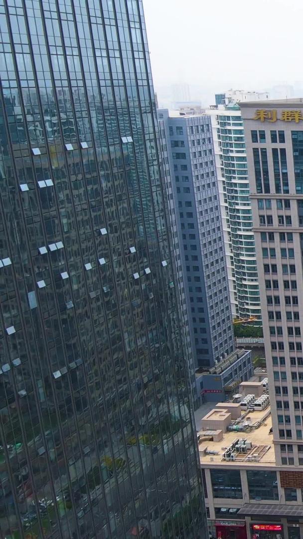 航拍CBD高楼视频的预览图