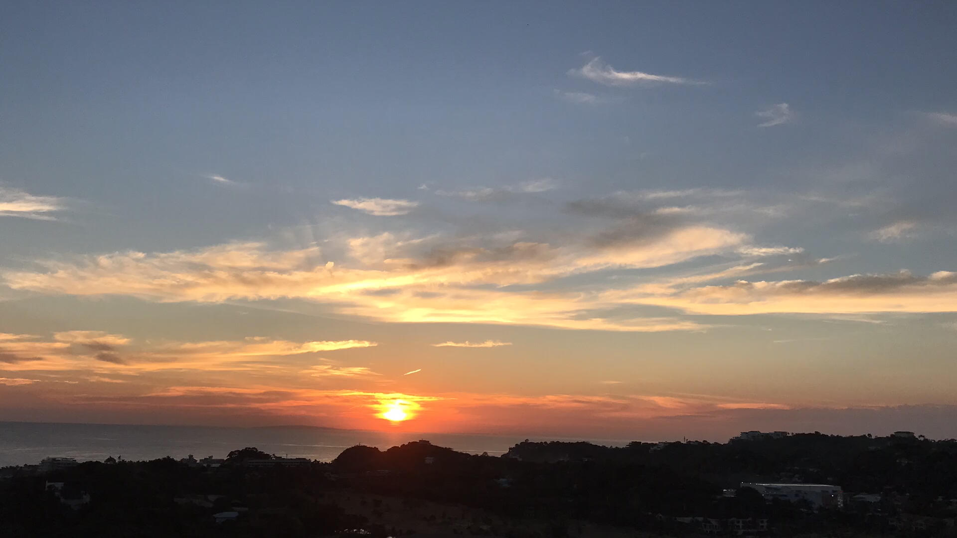 海滩落日夕阳延时摄影视频的预览图