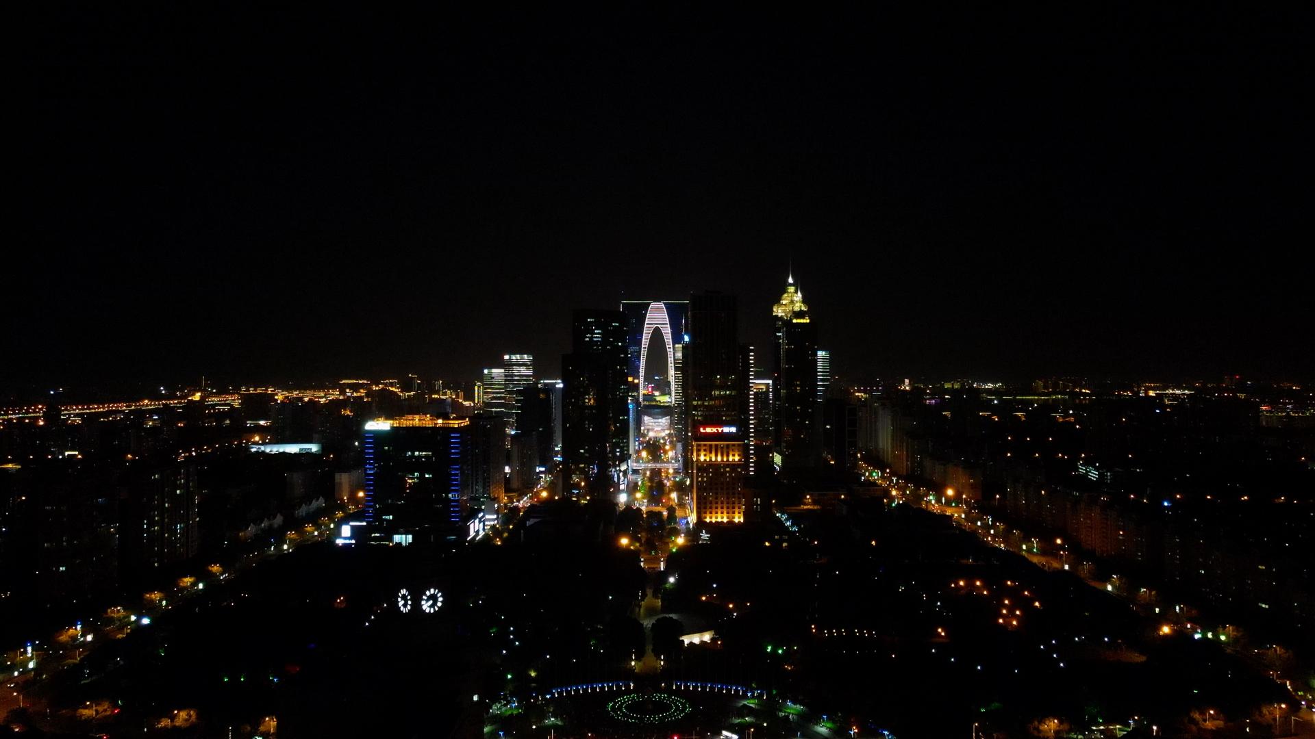 苏州4k城市夜景东方之门航拍视频的预览图