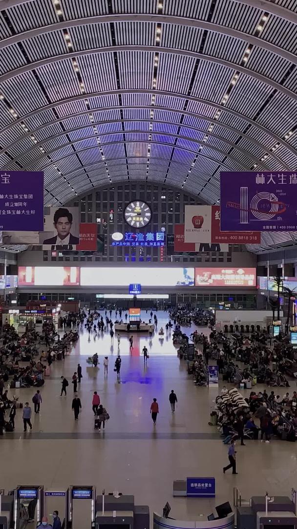 沈阳火车站候车大厅实拍视频视频的预览图