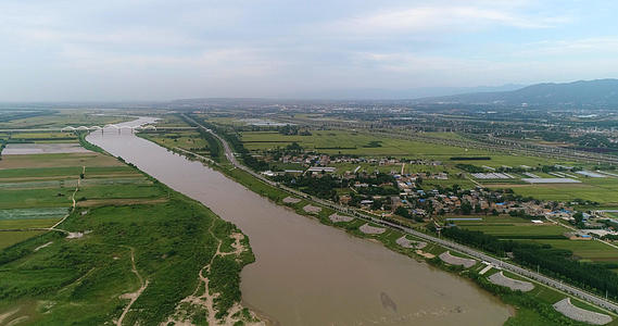 4k陕西渭河河流航拍视频的预览图