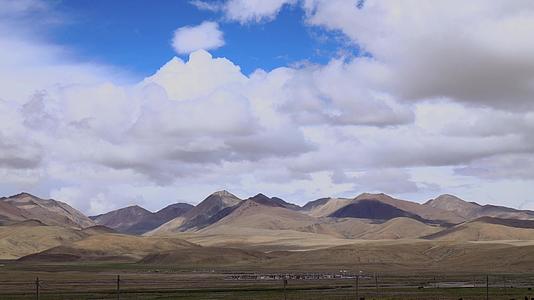 西藏高耸的山脉延时视频视频的预览图