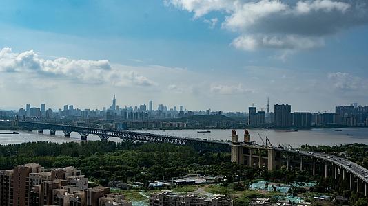 8K南京长江大桥城市群清晨视频延时视频的预览图