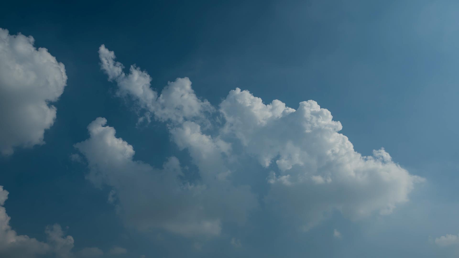 8K云朵流动空镜延时视频的预览图