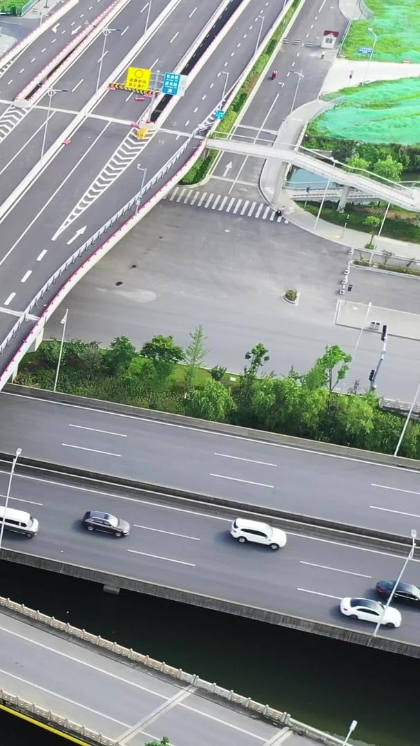城市高架桥交通视频的预览图