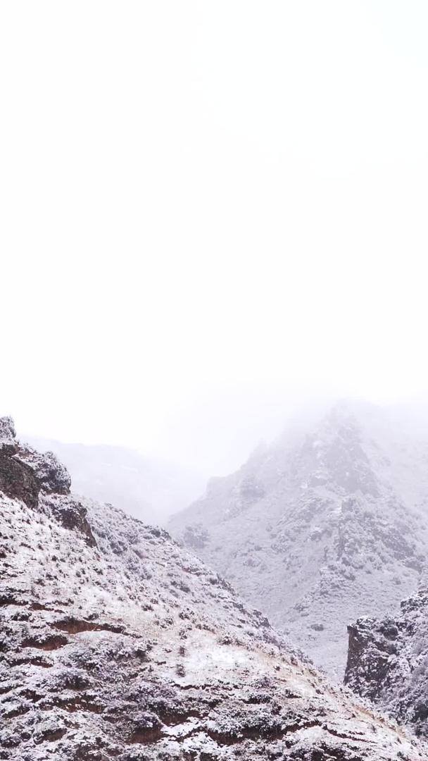 拍摄青海海北祁连山雪景视频的预览图
