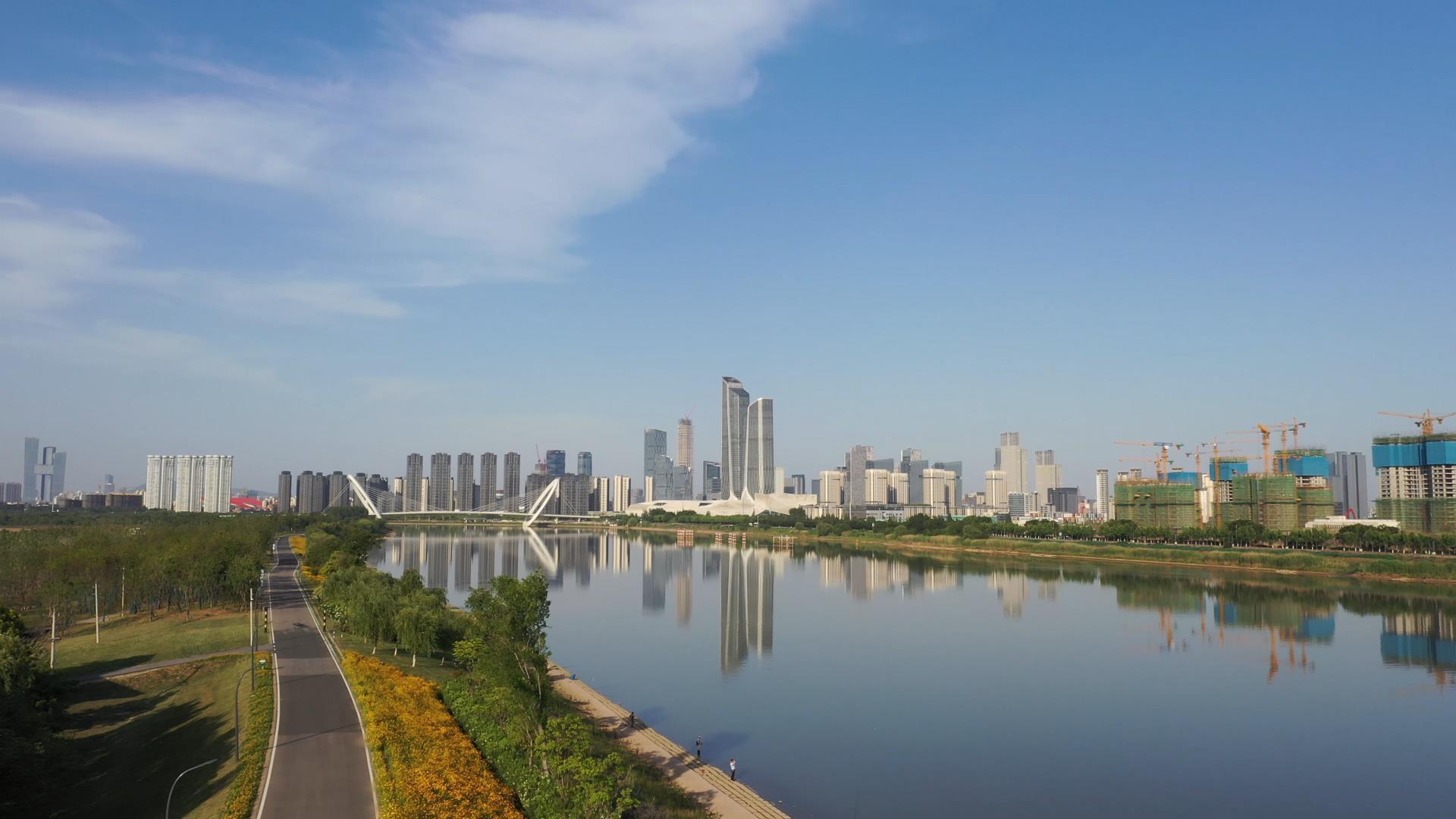 南京高清河西奥体南京眼双子塔4K航拍城市建筑群视频的预览图