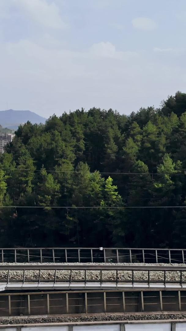 贵州山间铁路桥航拍视频的预览图