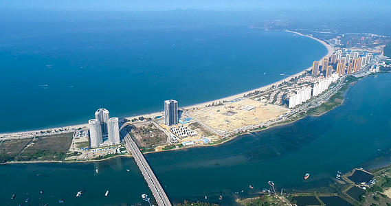 惠州双月湾蓝色海景4K航拍视频的预览图