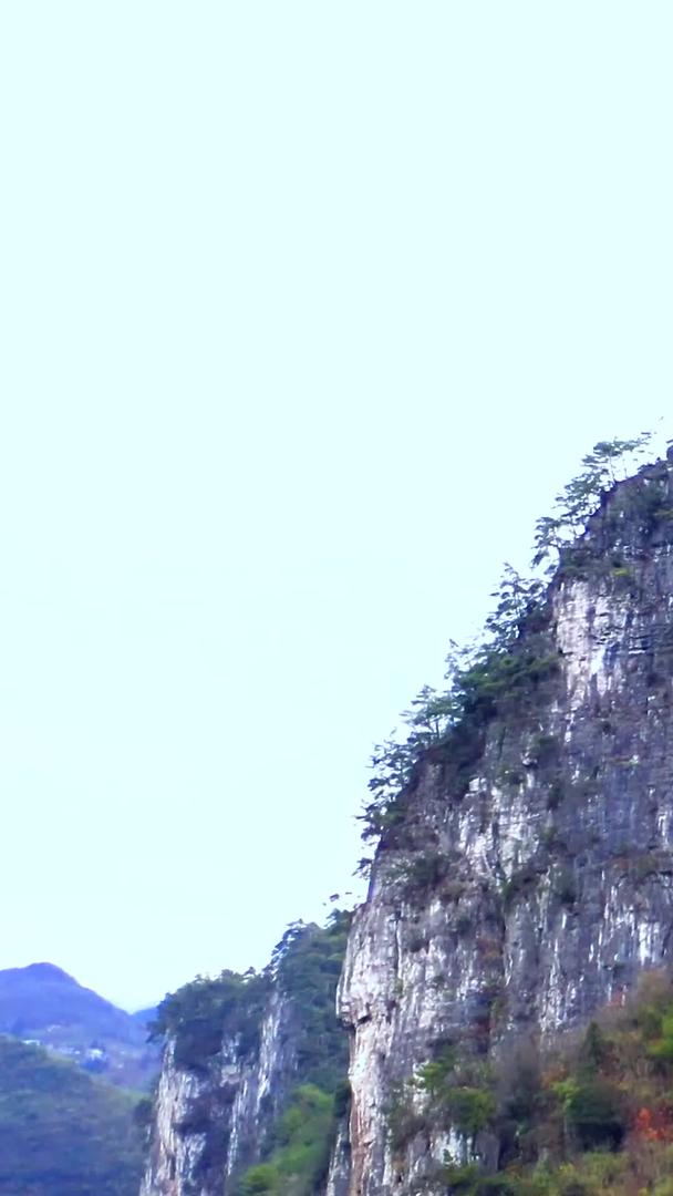 航拍山峰集合视频的预览图