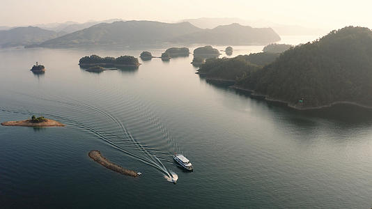 浙江杭州千岛湖游艇航拍4K视频的预览图