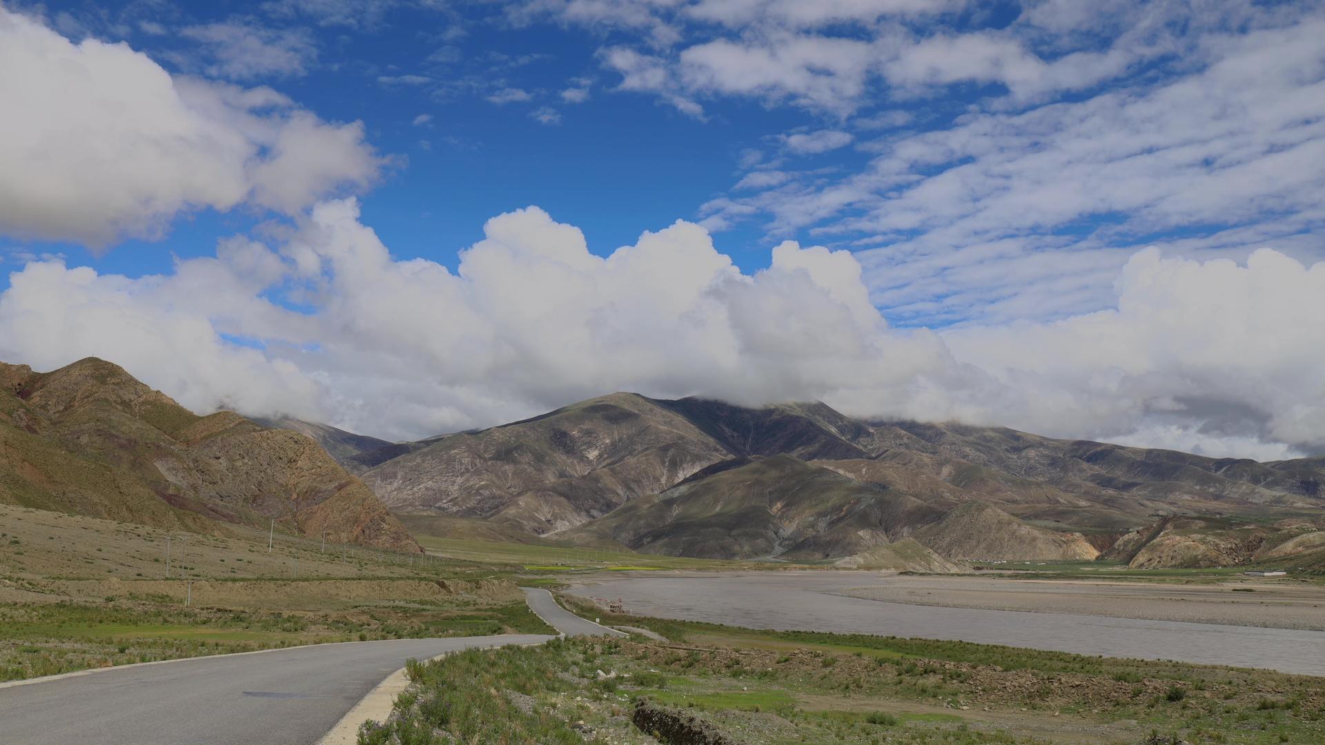 西藏雅鲁藏布江延时视频视频的预览图