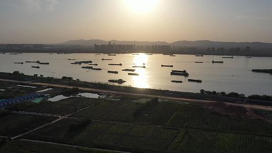 南京高清滨江风光带夕阳4K航拍城市建筑群视频的预览图