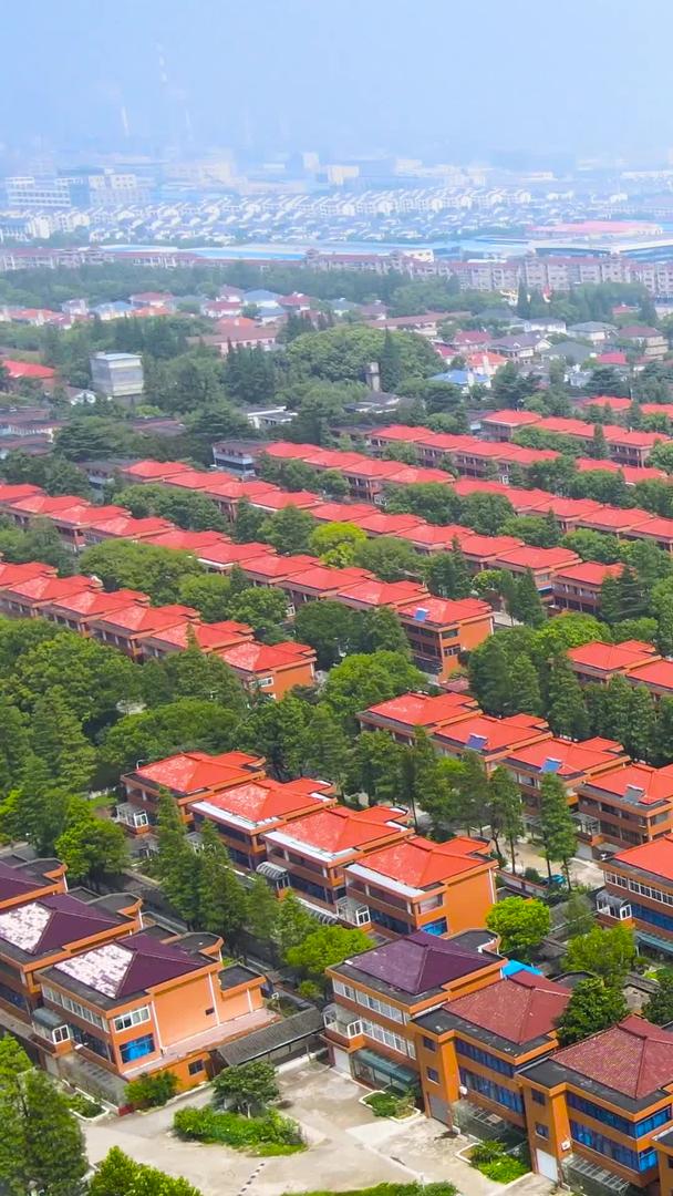 华西村连排别墅是中华第一村视频的预览图