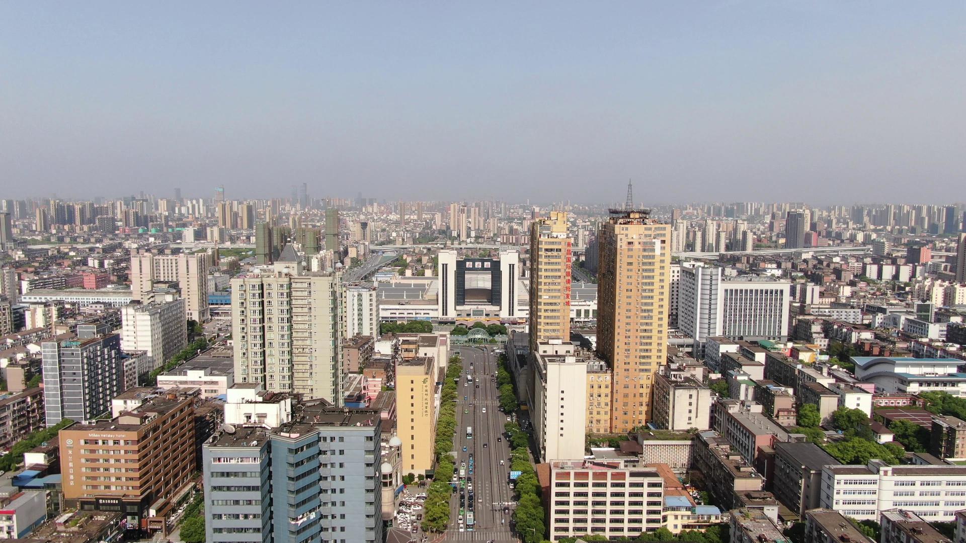 航拍江西南昌火车站地标建筑视频的预览图