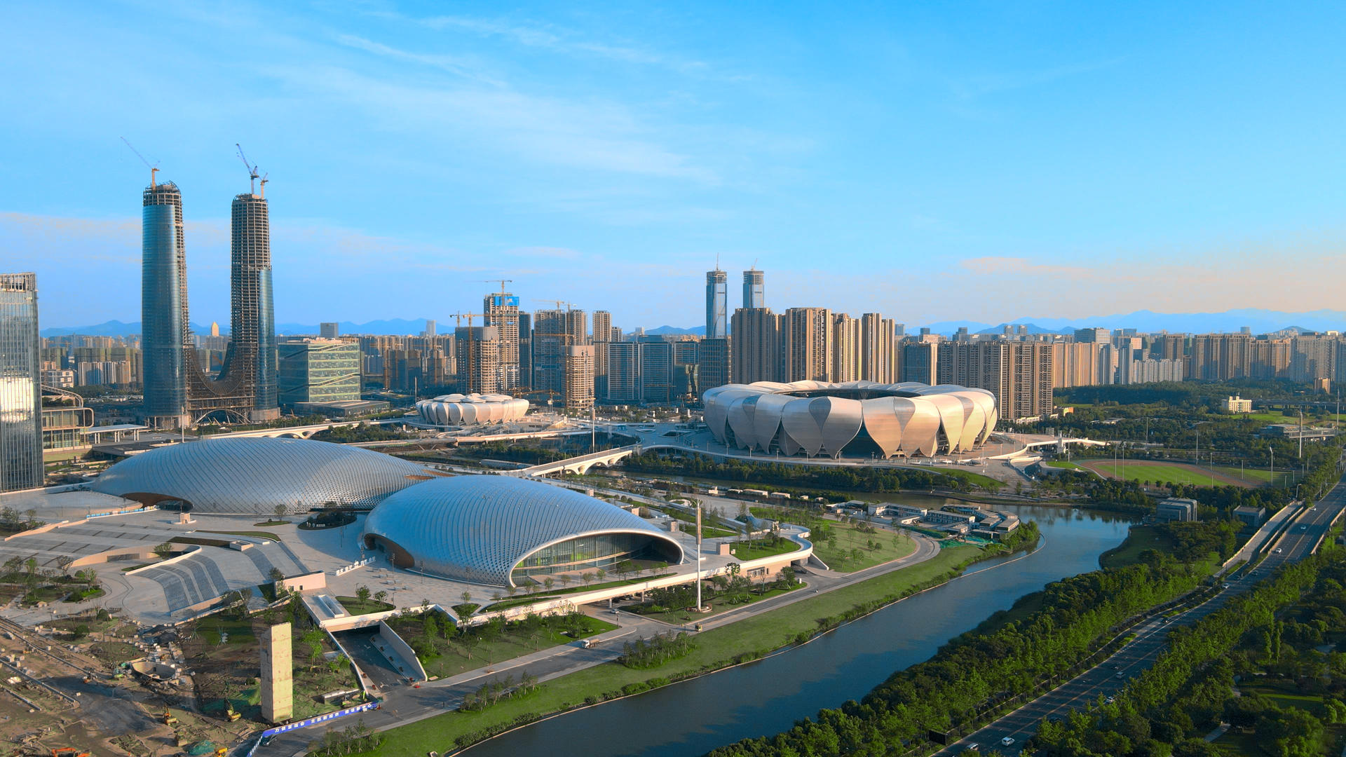 4K航拍大气杭州奥体中心博览城全景蓝天阳光视频的预览图
