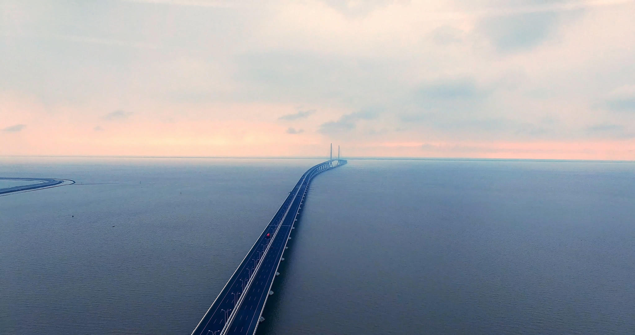上海东海大桥航拍视频的预览图