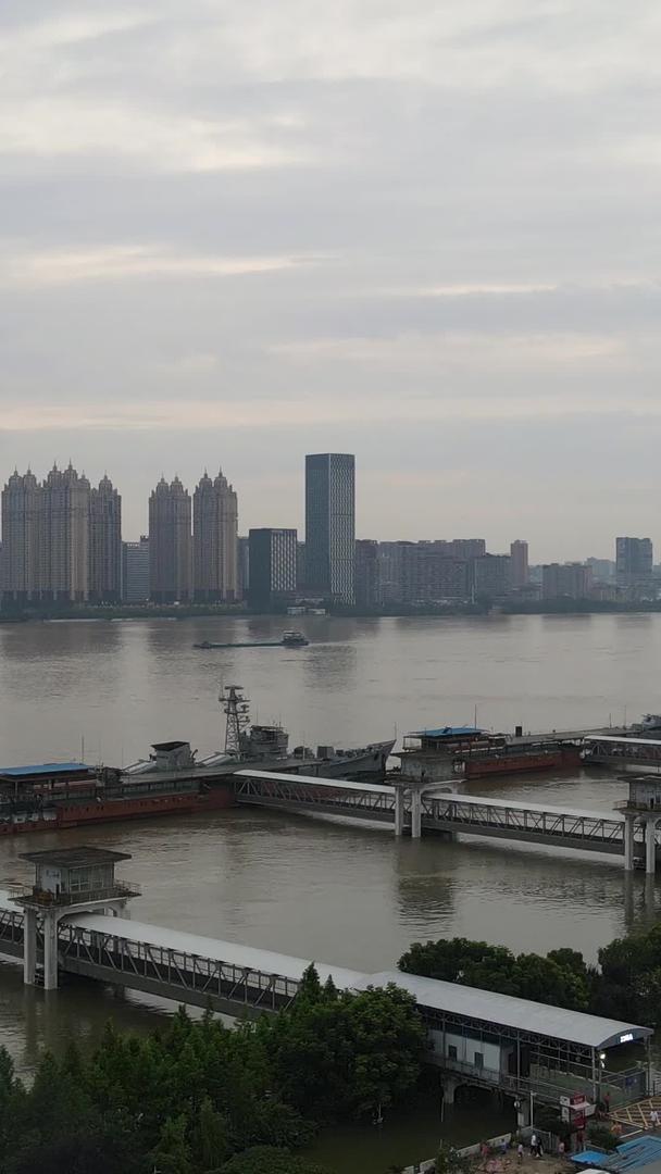 航拍长江中下游汛期防洪最大洪峰过境后被淹没的港口码头防洪材料视频的预览图