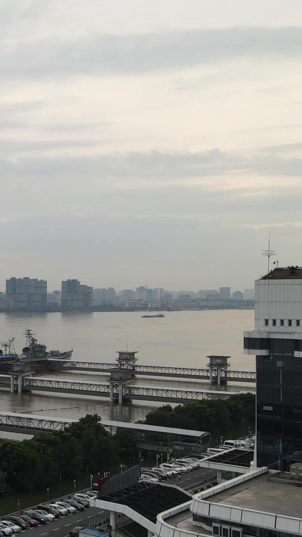 航拍长江中下游汛期防洪最大洪峰过境后被淹没的港口码头防洪材料视频的预览图