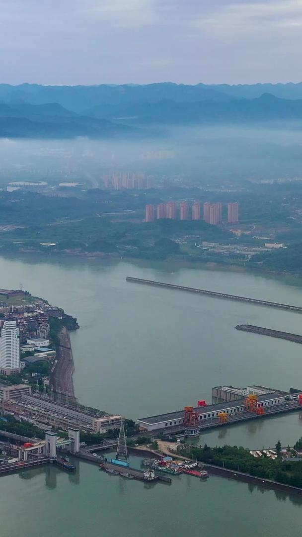 葛洲坝在雨后航拍视频的预览图