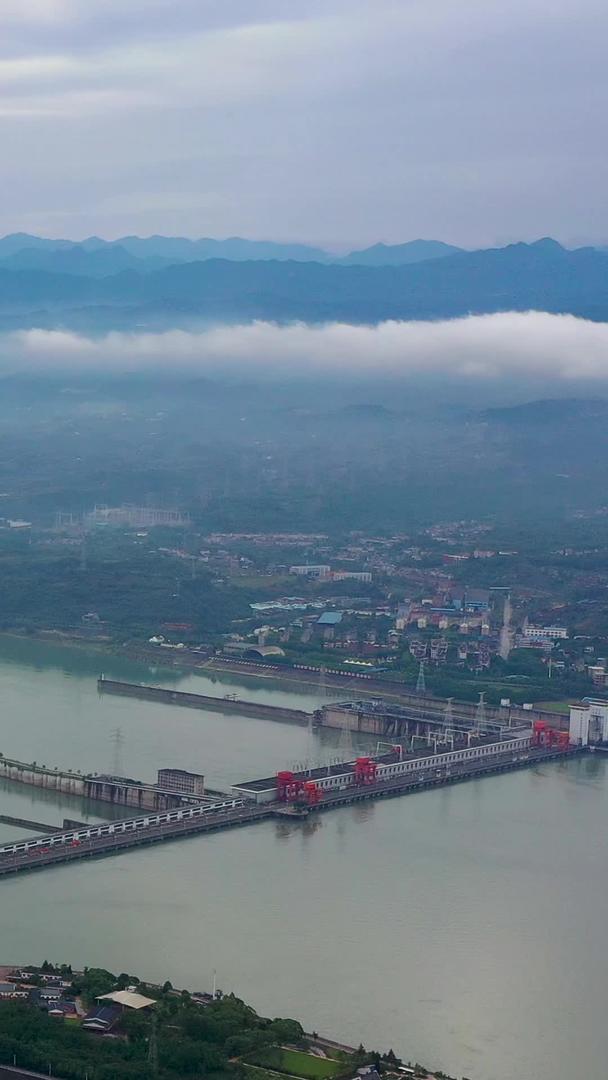 葛洲坝在雨后航拍视频的预览图