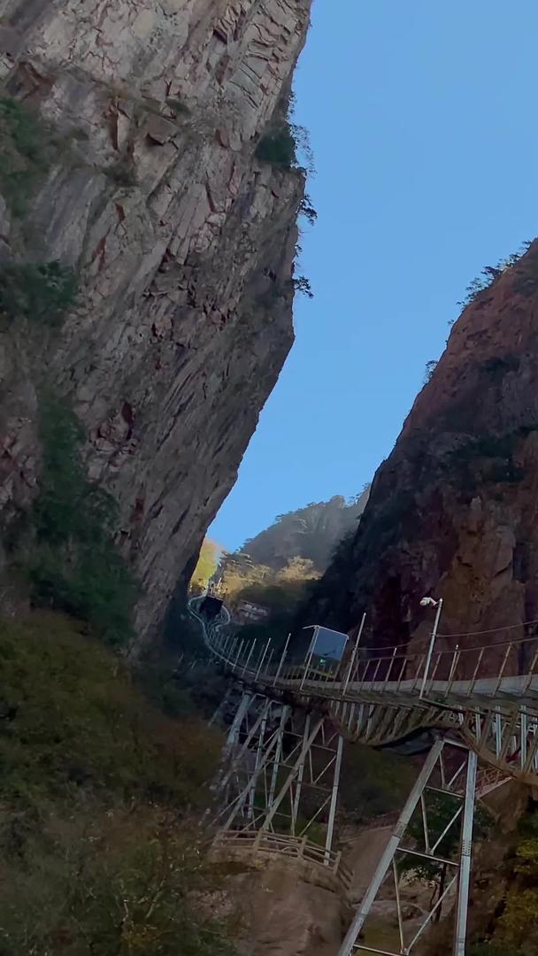 黄山风景名胜区西海大峡谷网红小火车与峡谷全景视频集合视频的预览图