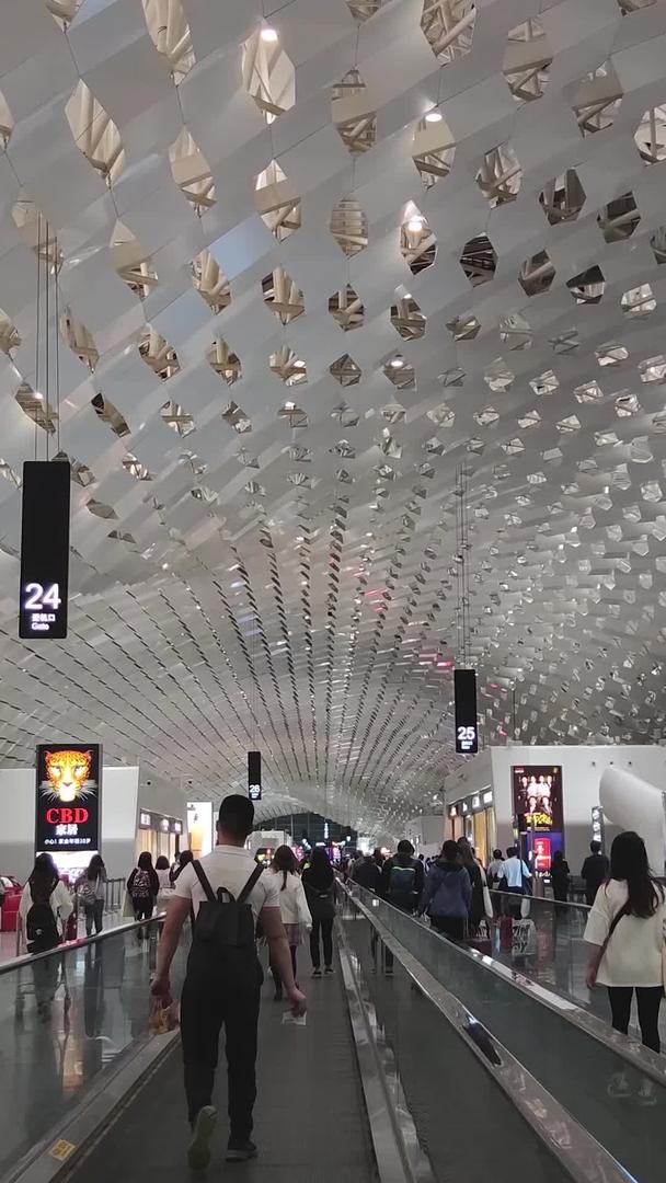 深圳宝安机场内景人群镜头组视频的预览图