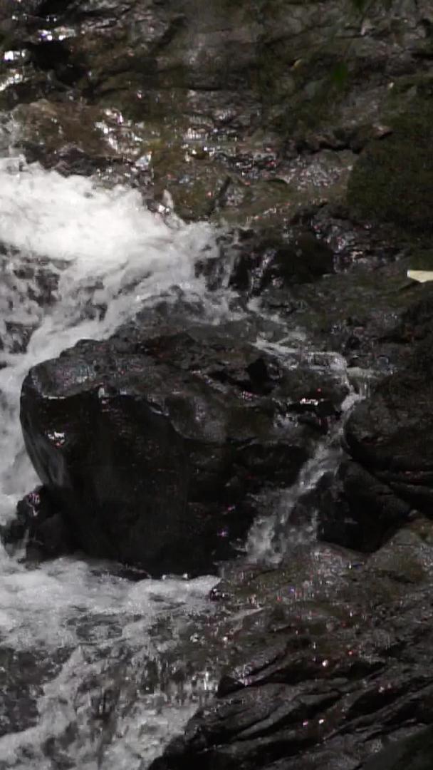 5a黑山谷峡谷多组唯美瀑布特写镜头视频的预览图