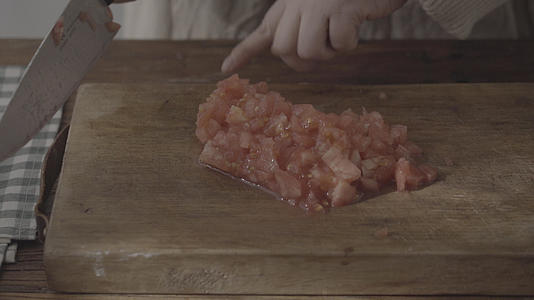 番茄鸡腿肉焖饭素材09视频的预览图