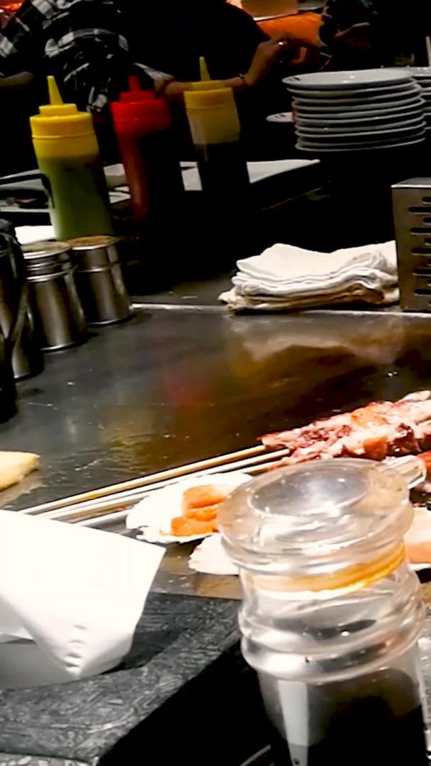 美味铁板烧制过程视频视频的预览图