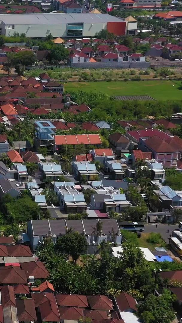 巴厘岛房屋建筑街道马路航拍视频的预览图