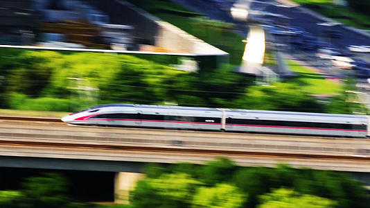4K实拍高铁快速穿梭合集视频的预览图
