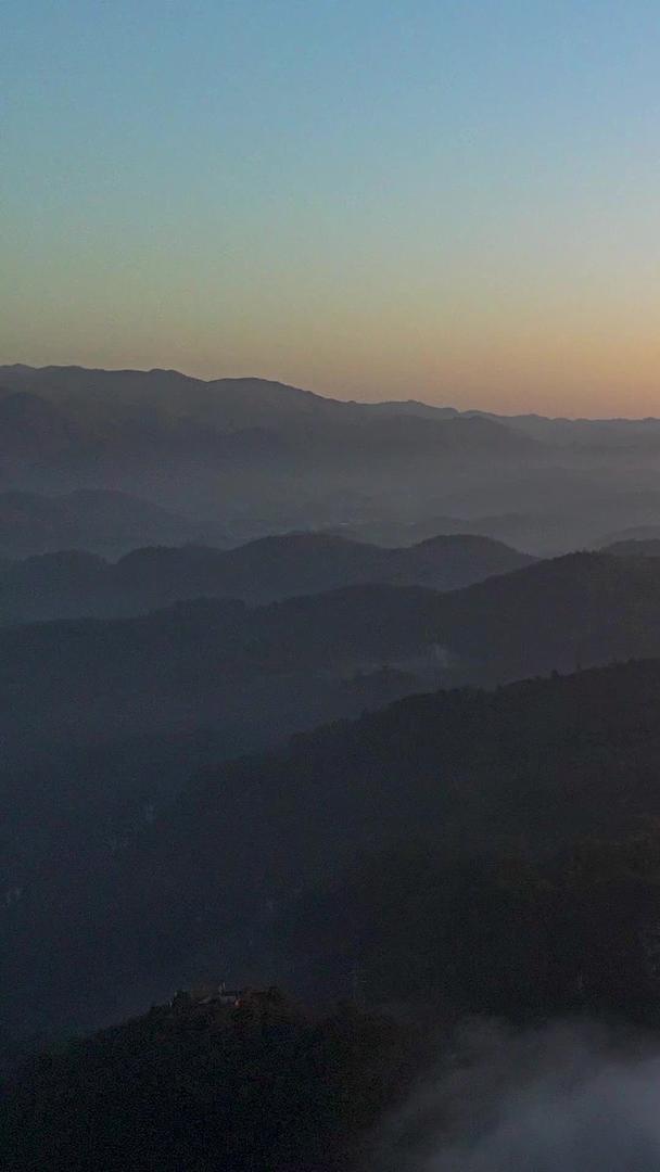 清晨大山深处的山谷云雾自然风光视频的预览图