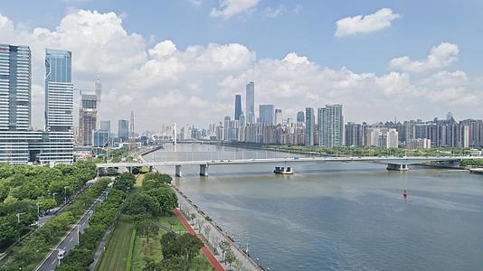 广州珠江两岸商务楼视频的预览图