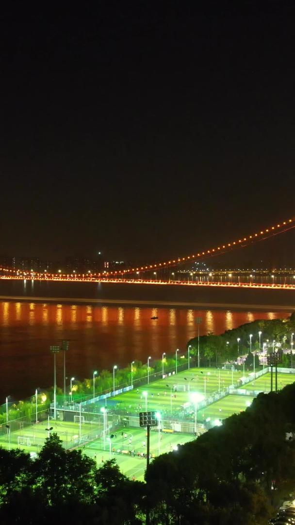 航拍城市江景夜景桥梁灯光足球场运动健身体育比赛场地素材视频的预览图
