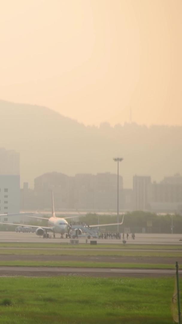 深圳宝安国际机场早晨视频的预览图