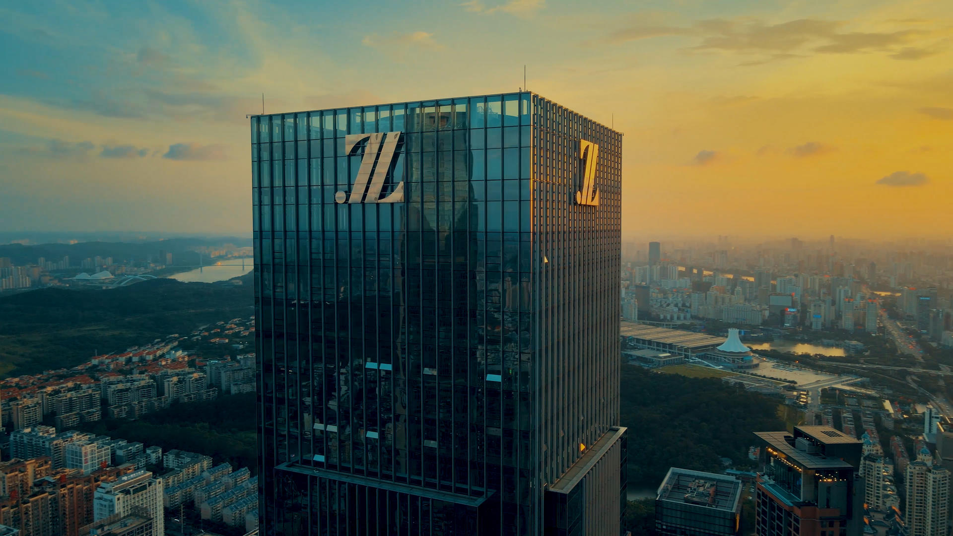 广西南宁市九州国际大厦航拍视频的预览图