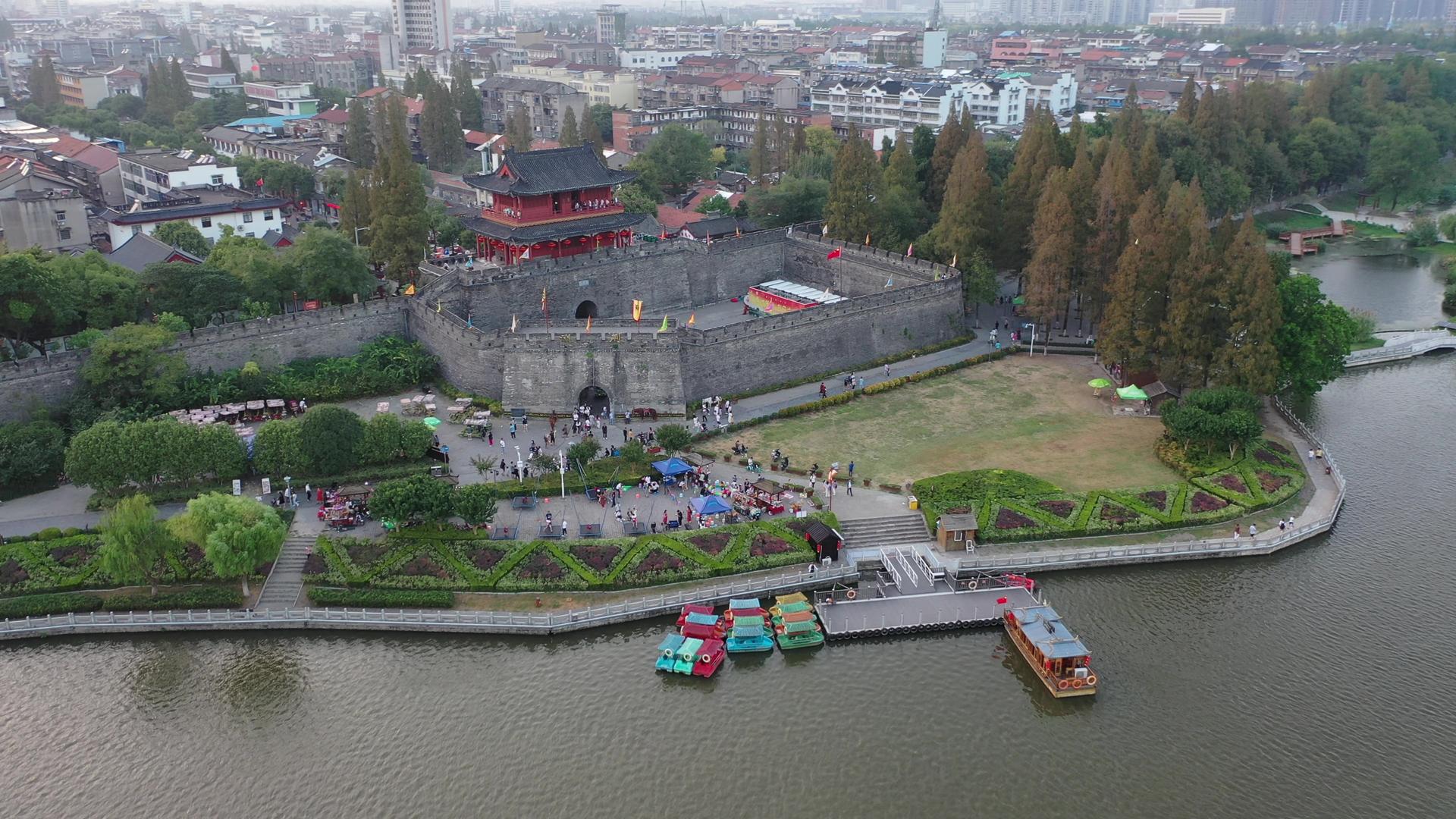 湖北荆州城墙宾阳楼航拍视频的预览图