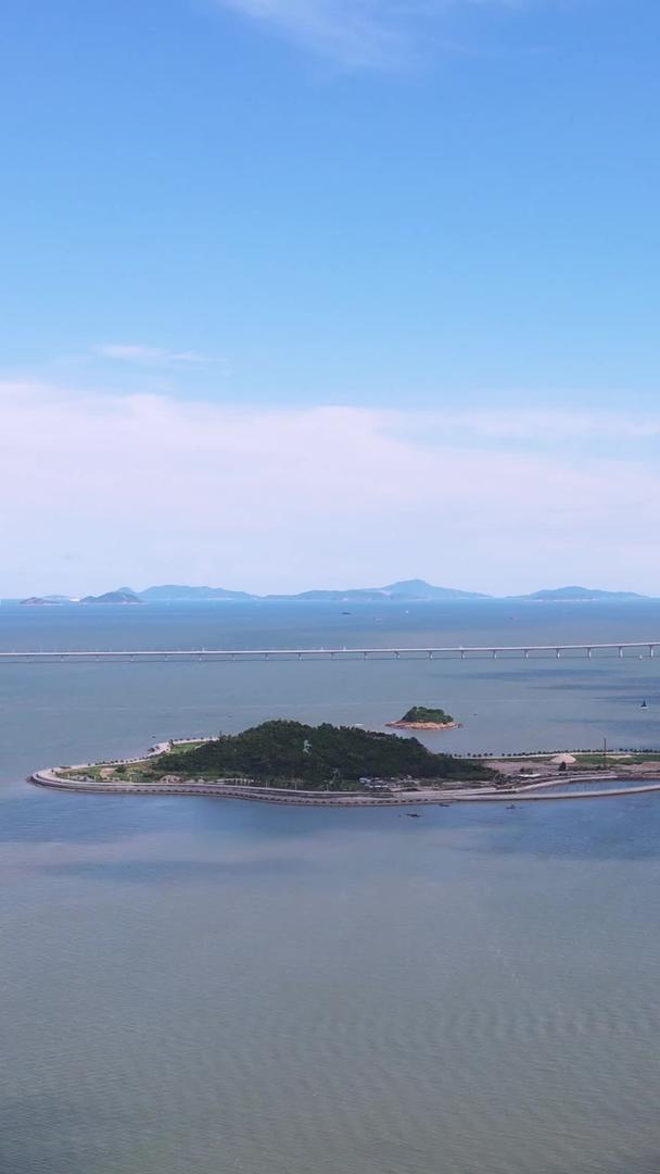 航拍城市旅游风景海上岛屿素材视频的预览图