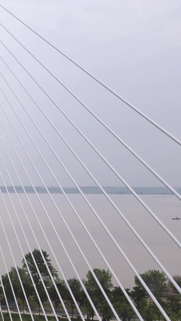 荆州长江大桥城市航拍素材视频的预览图