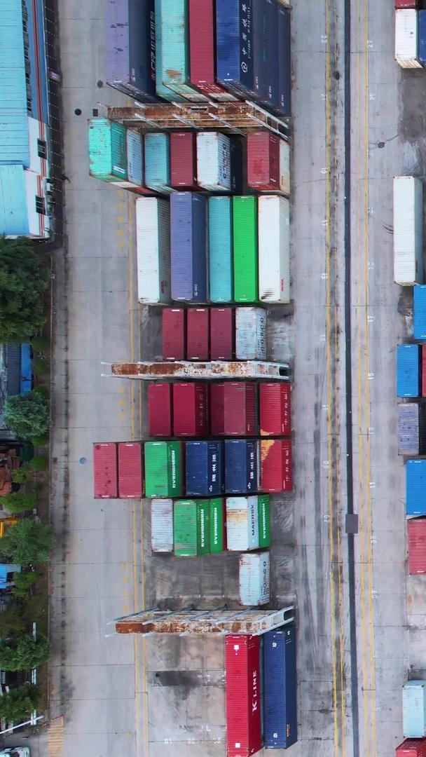 城市码头物流集装箱货运港口材料视频的预览图