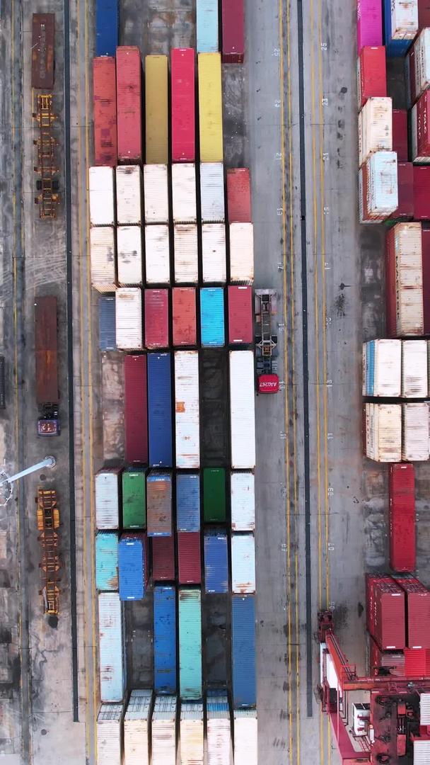 城市码头物流集装箱货运港口材料视频的预览图