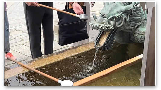 日本民俗洗手视频的预览图