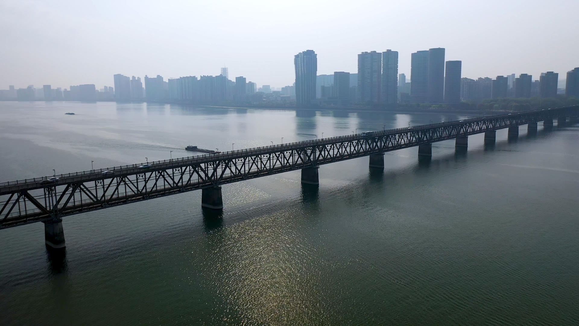 4K航拍钱塘江大桥视频的预览图